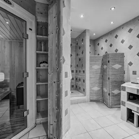 Chalet With Sauna And Outdoor Jacuzzi Homestay Chamonix