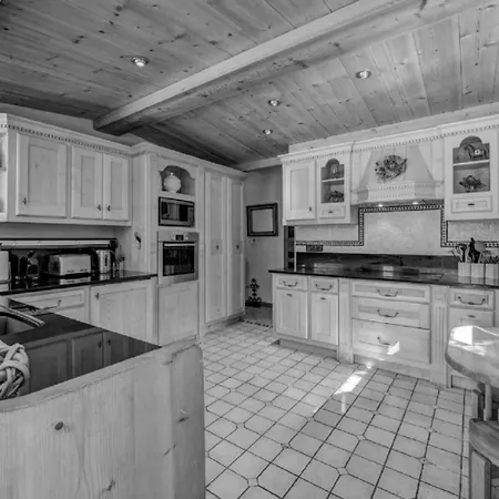 Chalet With Sauna And Outdoor Jacuzzi Homestay Chamonix