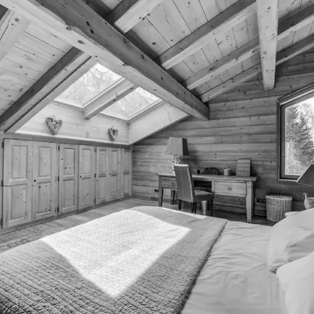 בית אירוח Chalet With Sauna And Outdoor Jacuzzi *